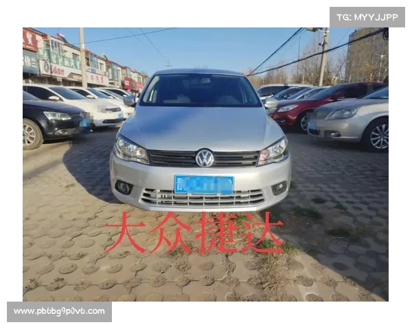 “捷达”错挂倒档 撞伤后面出租车